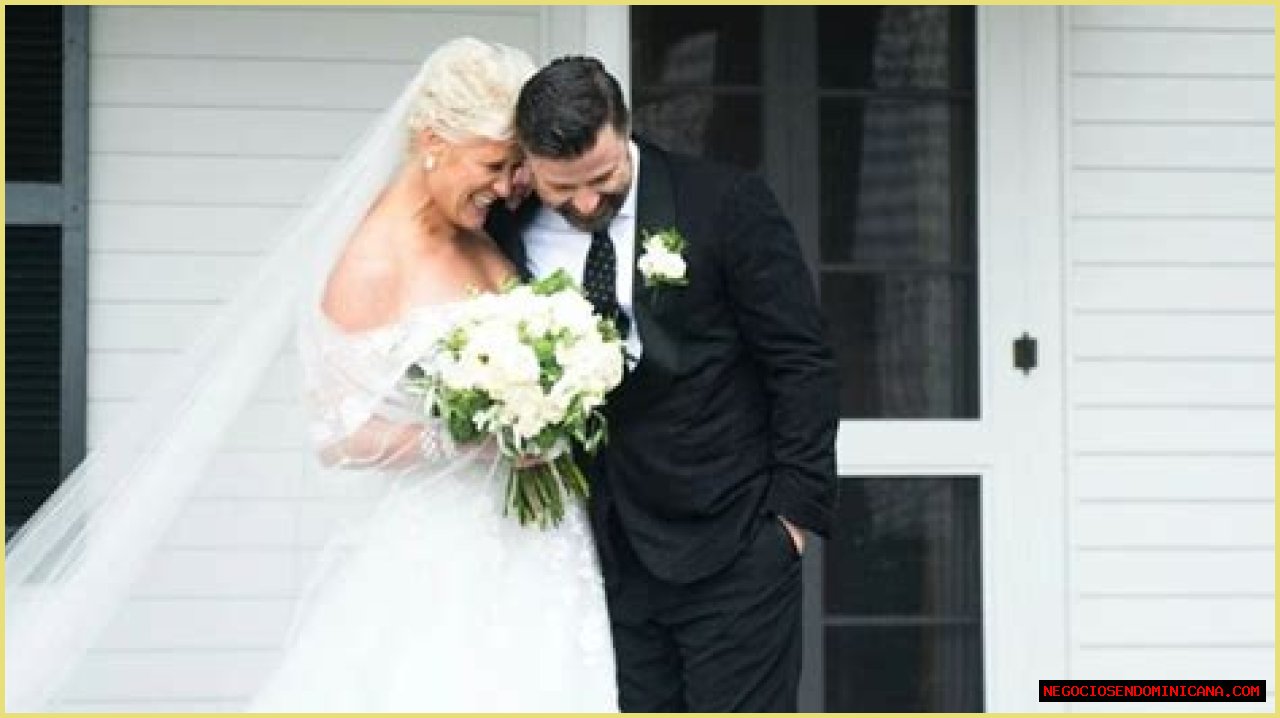 Anne Burrell’s Husband: Previously Gay, the Chef Is Now Married to Stuart Claxton; His Age & Job With Wedding Pictures!