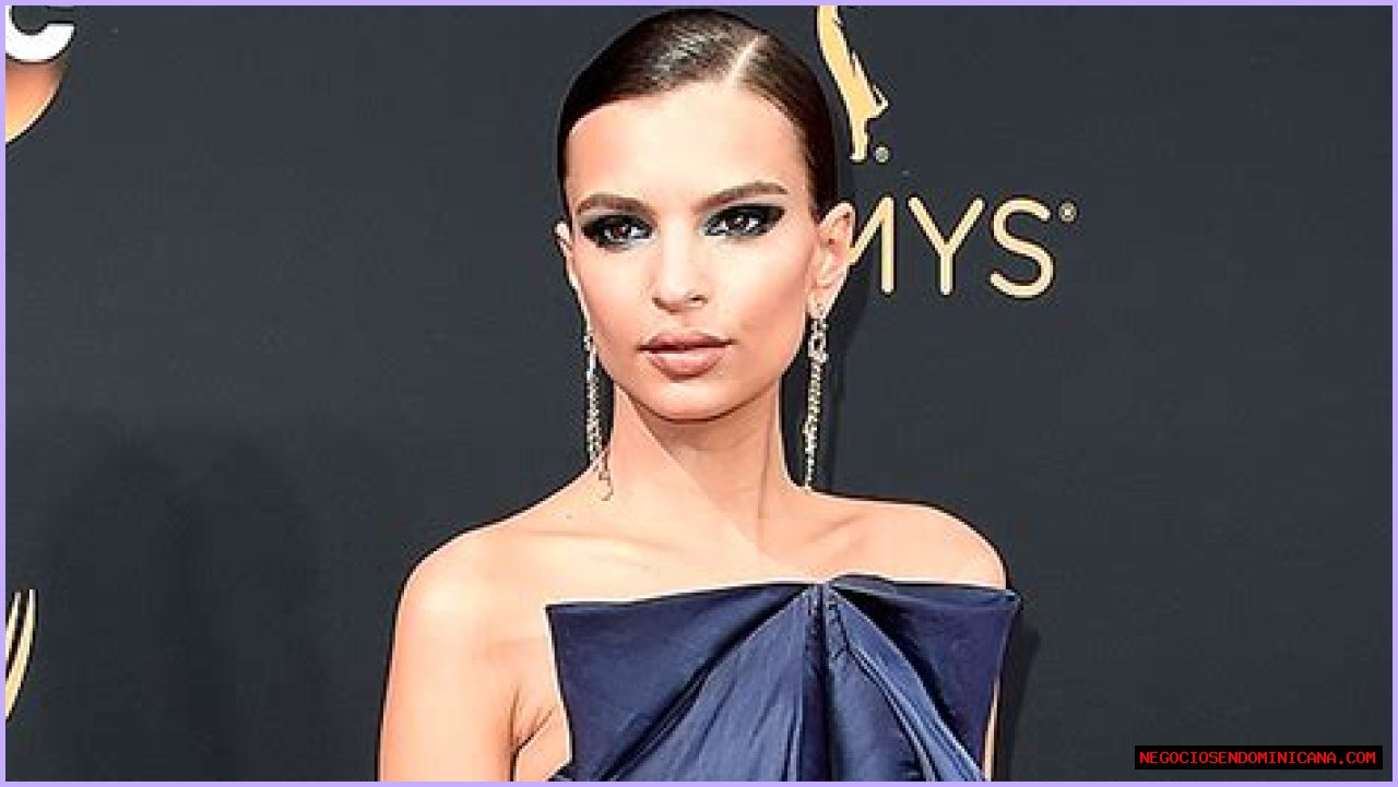 Emily Ratajkowski News, Photos And Videos Hollywood Life ·