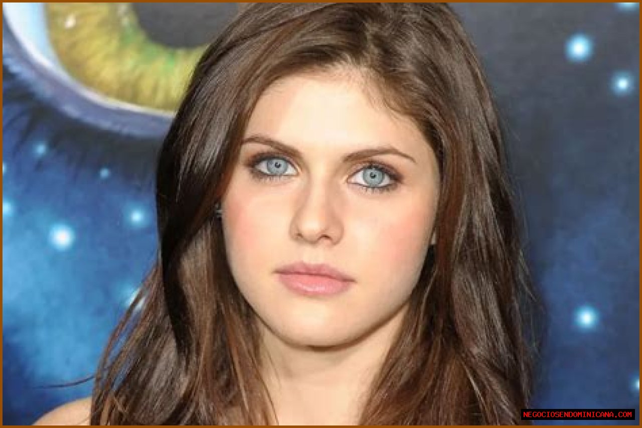 How Rich is Alexandra Daddario: What is His Net Worth