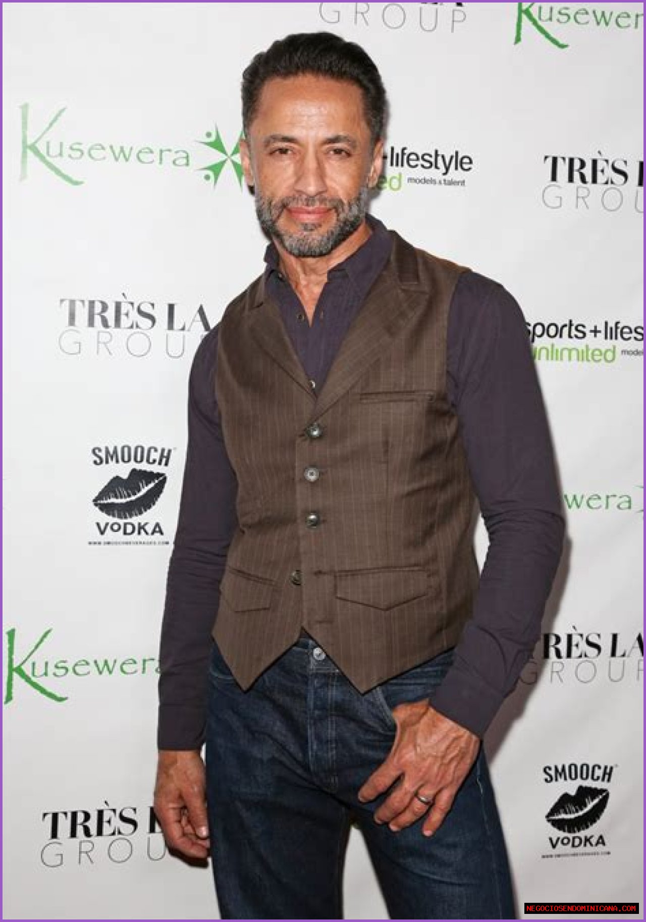 Kamar de los Reyes Dead at 56 ·