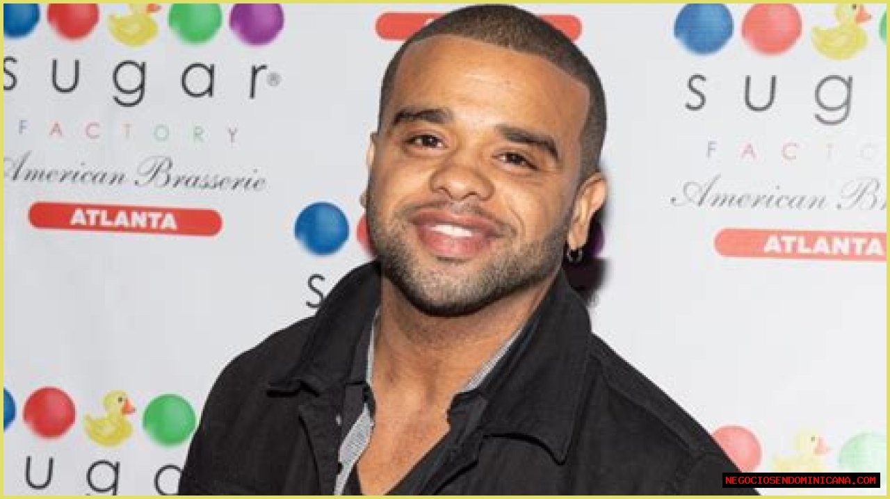 Raz B Terrifies Fans By Climbing Onto Hospital Roof